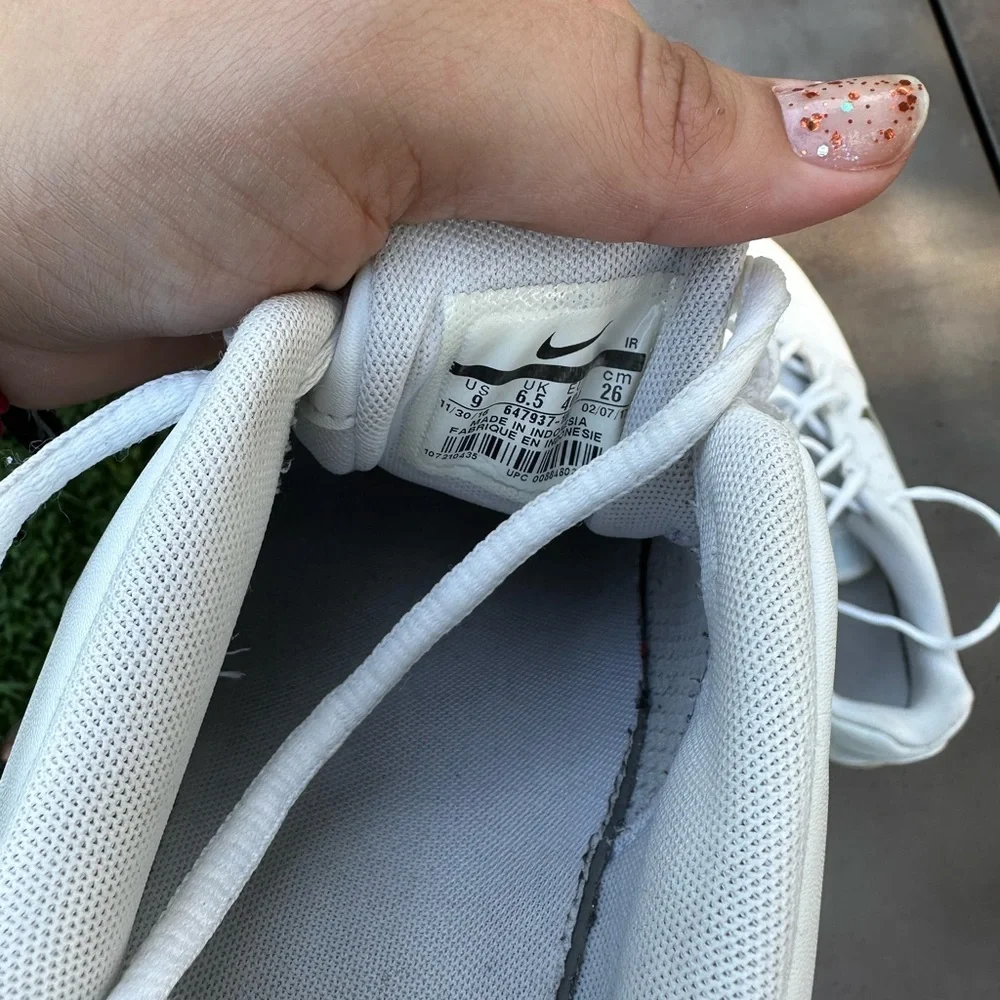 Nike NON-MARKING White and Green Shoes